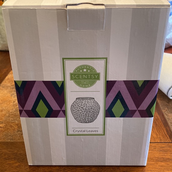 Scentsy Crystal Leaves warmer - Picture 6 of 7